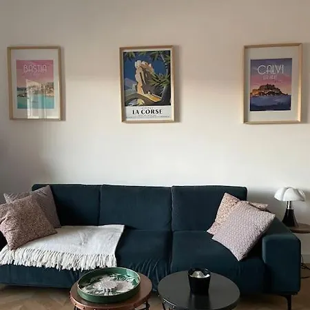Apartment En Entree De *